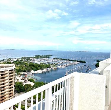 Luxury Penthouse with Private Rooftop Terrace in Coconut Grove Hotel
