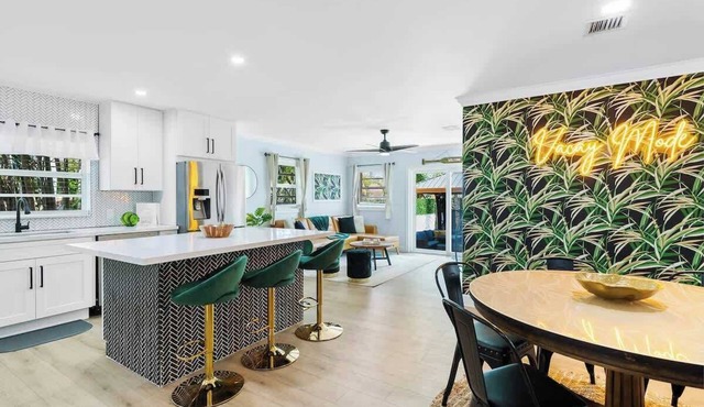 Luxury Spa/Golf Villa with Pool Table!