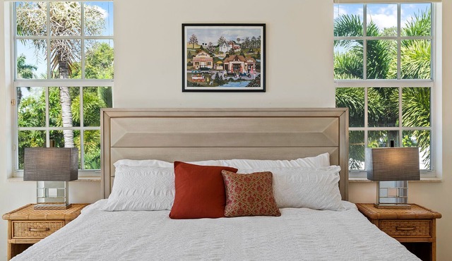 Luxury Villa walk to the beach