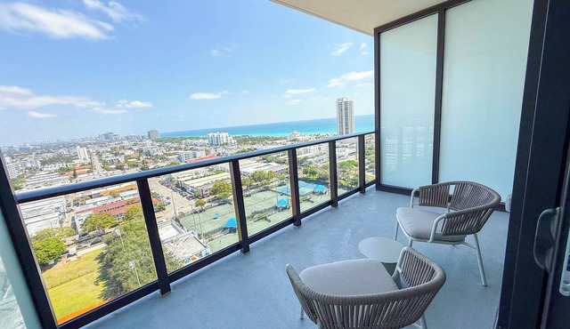 Luxury View-Modern 1-BR Condo with Panoramic Ocean Views, Pool & Gym–Miami Beach