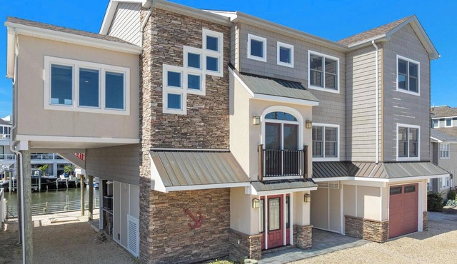 Luxury Water-Front w/Elevator, Dock, new Patio, ~6 mins to Long Beach Island!