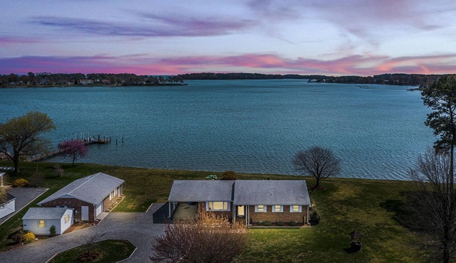 Magical Sunsets and Breathtaking Views in Heathsville/Wicomico River- Sleeps 10