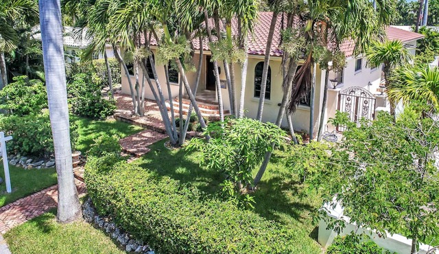 Magnificent Villa By The Lake Near Hollywood Beach & Boardwalk