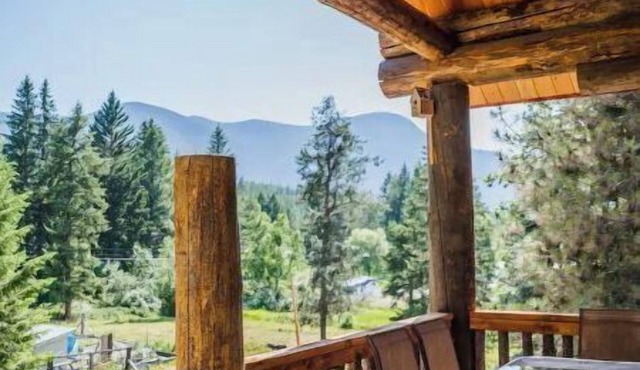 Martin City Log Cabin, just a hop away from Glacier National Park