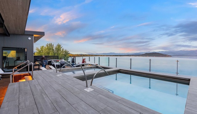 Marvelous Modern Luxury Suite Boat Slip Downtown