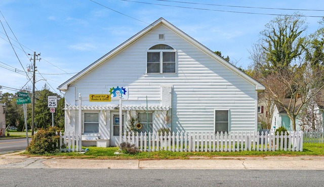 Mermaid Hideaway | Quaint & Affordable Tropical Getaway!