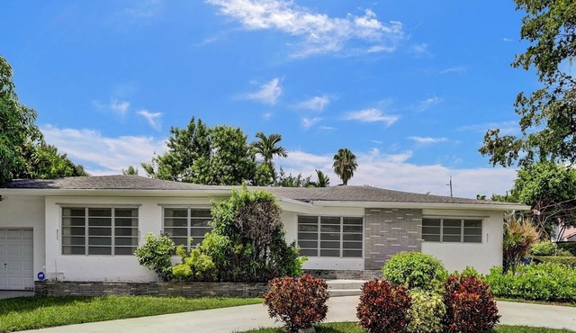 Miami Beach - Spacious 3 bed, 2 bath home, 3 blocks from the beach