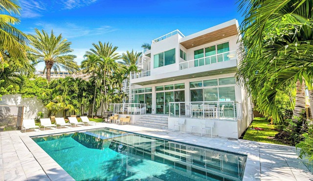 Miami Stunning Waterfront Villa Escape