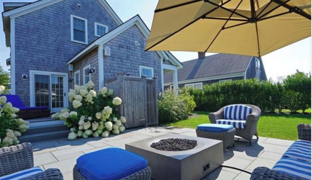Mid island oasis! 3-bedroom, 4 bath in the middle of “second downtown”