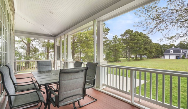 Minchew | 5BR Family Retreat Near Beach, Screened Porch + Fireplace, Pet Friendly