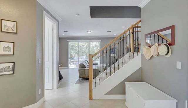 Mins to Las Olas with Pool, Near Beach & Dining