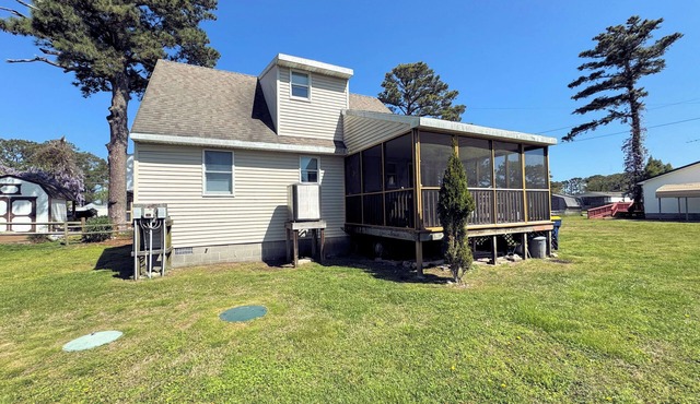 Misty Manor - 3BR home, sc. porch & NO PETS. NO LINENS PROVIDED