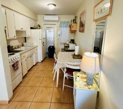 Modern 1BR Hollywood Studio - Enjoy Garden & BBQ