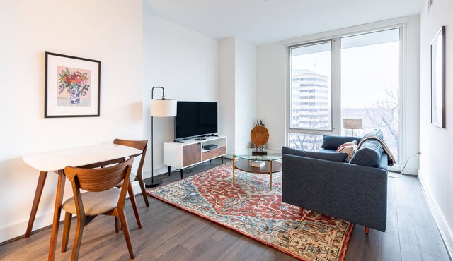 Modern 1BR in Reston, Parking + Pet-Friendly