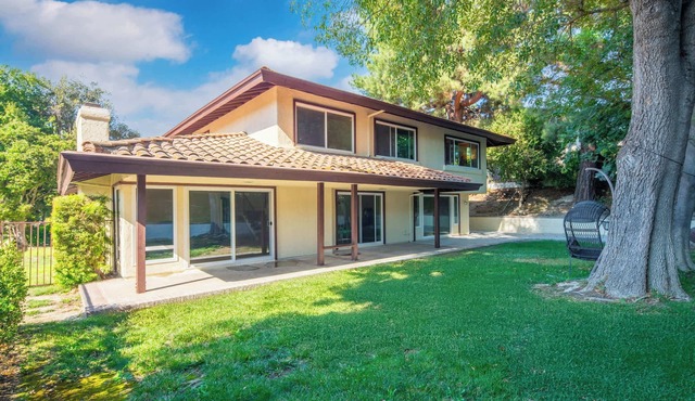Modern 2-Story Home in Thousand Oaks, Near LA Hotspots