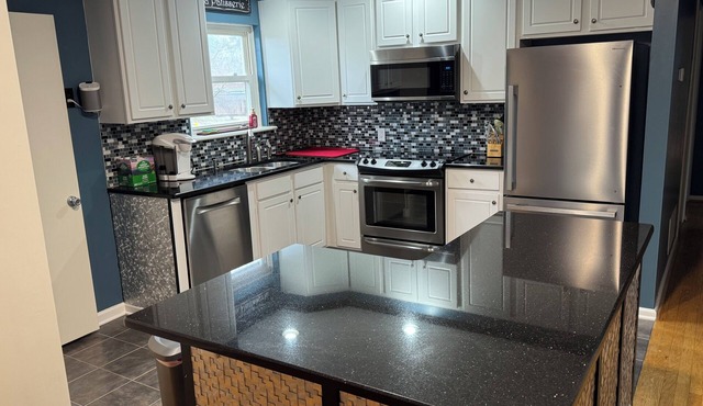 Modern 3-bedroom house with park access in Cave Spring