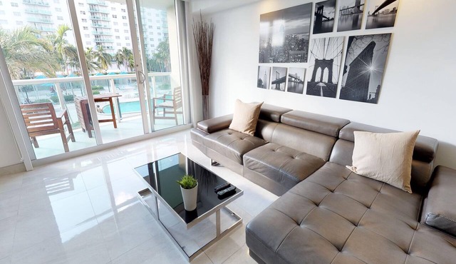 Modern 3BR Apt w/Pool View, Steps to Beach OR-202