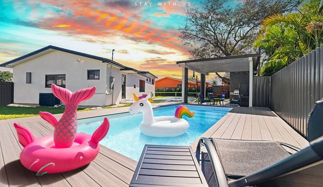 Modern 5BR Dream: Courts/Playground & Heated Pool