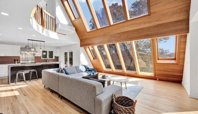 Modern 6BR Retreat,MarshViews,Hot tub,5mins to beach,Chef’s Kitchen, Large Grps