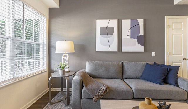 Modern Apartment in Prime Location (ID9530X84)