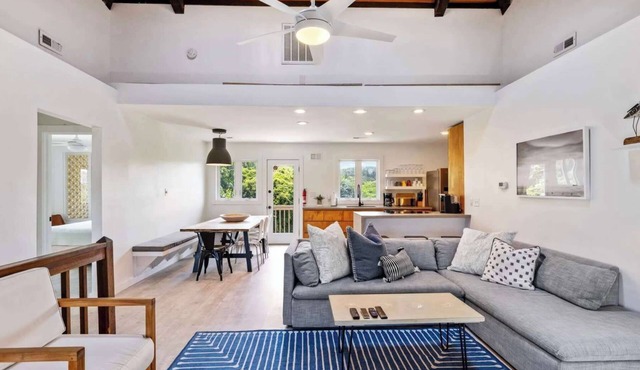Modern Coastal Home, Close to Beach with Pool, Spa