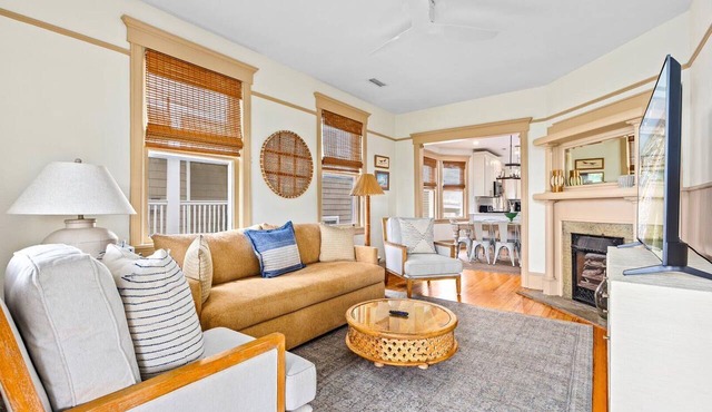 Modern Historic Charm 4br ONE Block to Beach