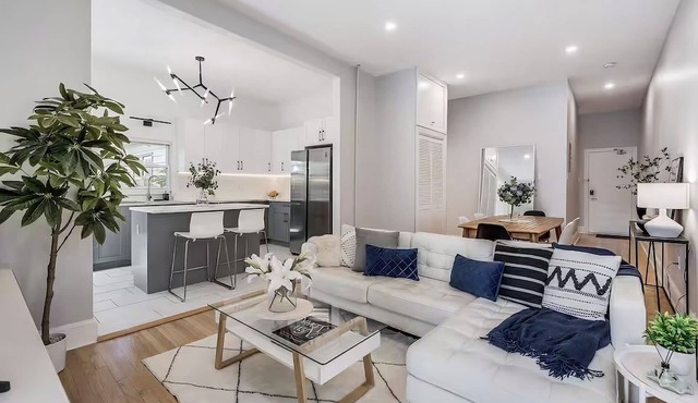 Modern Home: Renovated 3Bed+2Bath+Den