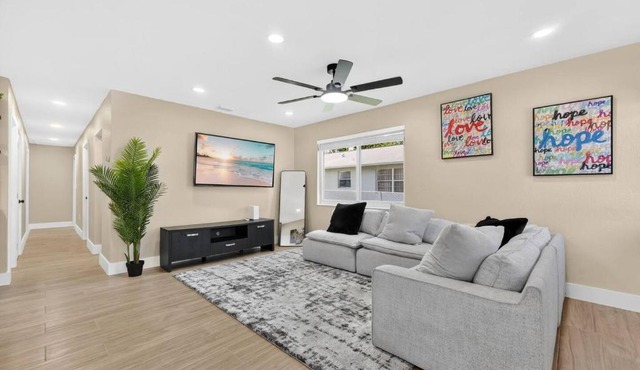 Modern Miami Stay Sleeps 6 Walk to Wynwood