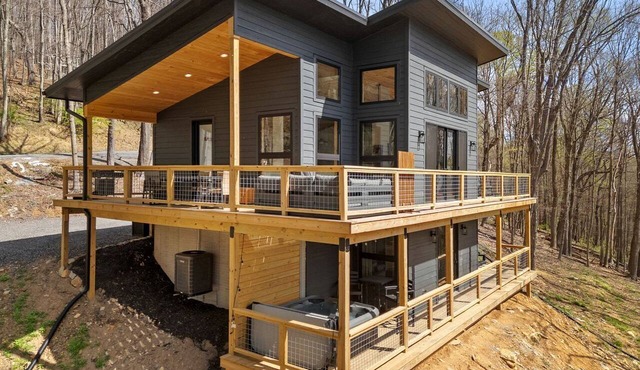 Modern Mountain Retreat with Hot Tub in Lost City, West Virginia