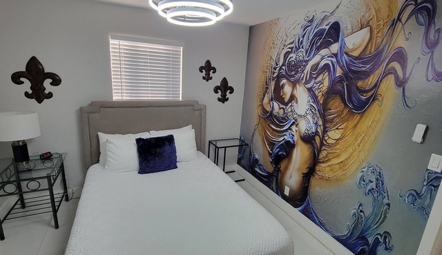 ★Modern Mythical Manor★ King bed - 11 min from Airport-Ideal for Families
