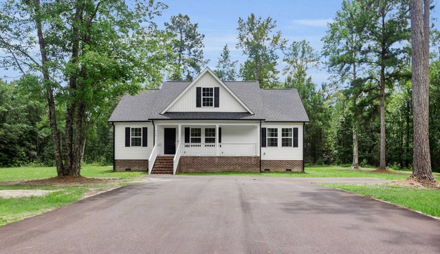 Modern NC Home: Dock, Karaoke, Games, Fire Pit