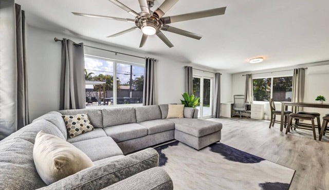 Modern Retreat w/Lush Backyard - Fort Lauderdale