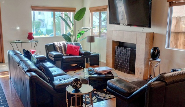 Modern Townhouse Suites Chef's Kitchen SoFi FIFA World Cup 2026 Beverly Hills!