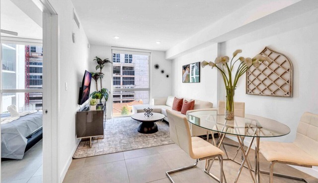 Modern Unit in Downtown Miami W/Free Parking