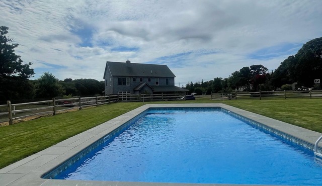Modern Vineyard Home with Pool, Hot Tub and Pond