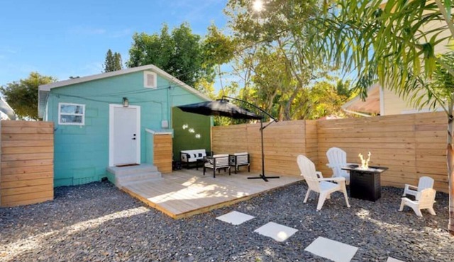 ModernTropic 2bd/1ba Near Beach w/fence yard/deck
