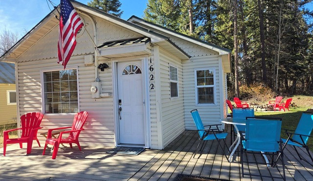 Moonlight Cottage-Great Fire Pit! Walk to Marina, Ponderosa Park or Downtown!