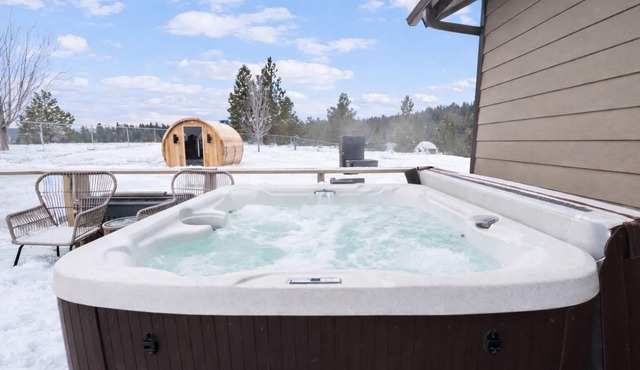 Mountain Views, 9 Beds, Hot Tub, Sauna, Game Room