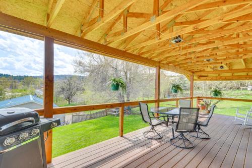 Mtn-View Eureka Apartment: Walk to Eateries!