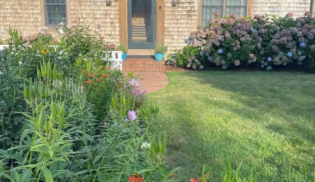 Nestled 5 bedroom, 2.5 bath home in Naushop!
