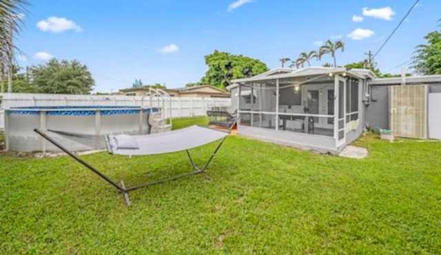 NEW 4824 · Modern 2 Bed House W/ Pool In the Heart of FLL
