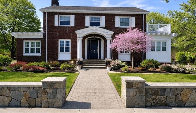 NEW 5 BEDROOM-PRIME LOCATION IN GLOUCESTER WITH EVENT SPACE AVAILABLE