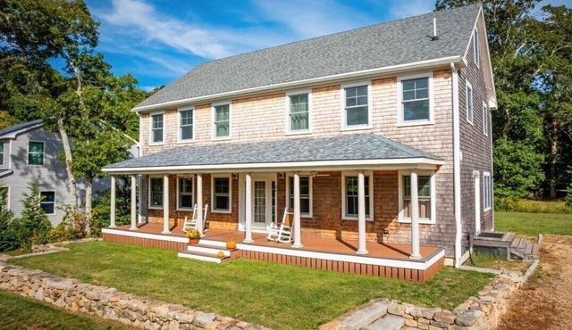 New 5BR Luxury Home Near Ferry – Huge Deck, Fire Pit, Sleeps 12