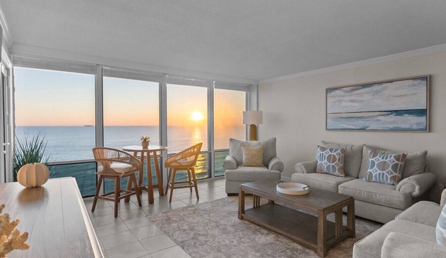 New/Beachfront Condo/Pool/Surfing/Fishing