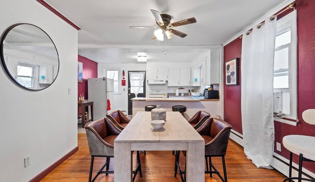 NEW! " Fall Season " open space concept & cozy 2 bed ranch - min from downtown