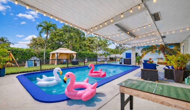 New Family Villa, Heated Pool, Playground, Fire Pit near Beach.