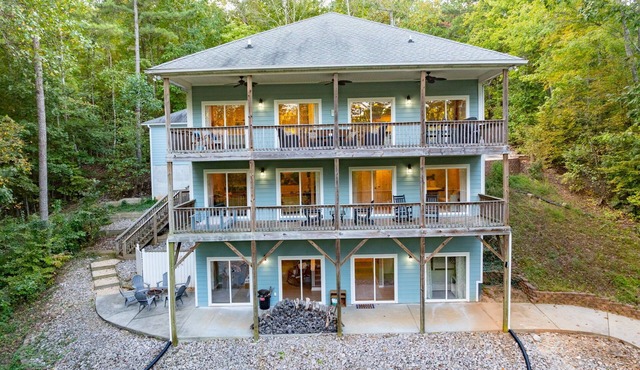 NEW! Lakefront, Dock, Fire Pit, Grill, Kayaks, Paddleboards, Foosball, Arcade