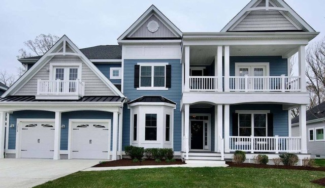 New Listing * 7 BR Coastal Club Resort Style Luxur
