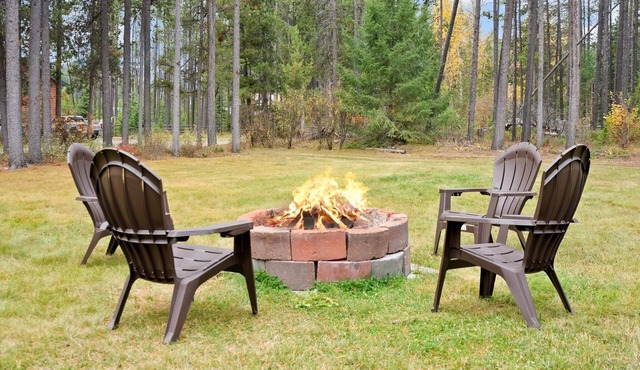 New listing! Cozy 2 bed cabin 10 mins to Glacier