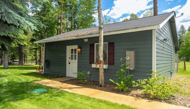 New Listing | Cozy Swan River Cottage | Fire Pit | Dog Friendly | Bigfork, MT